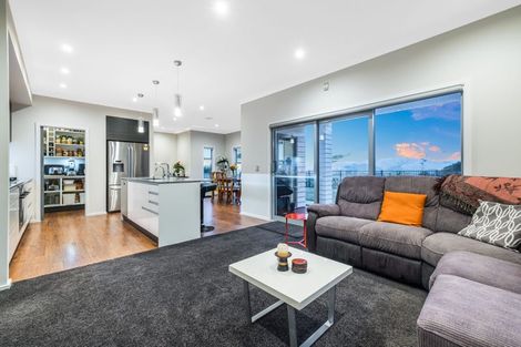 Photo of property in 13 Canary Way, Whitby, Porirua, 5024