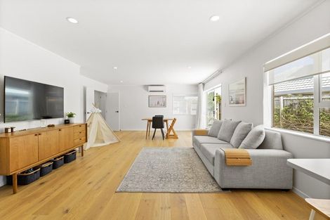 Photo of property in 12 Judd Place, Orewa, 0931