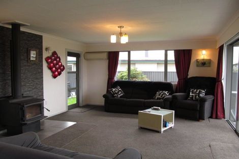 Photo of property in 17 Campbell Street, Alexandra, 9320