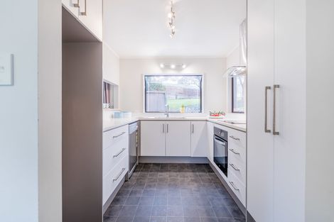 Photo of property in 2/120 Sunnyside Road, Sunnyvale, Auckland, 0612