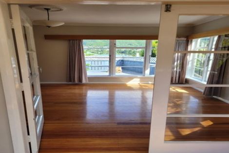 Photo of property in 2 Carleton Terrace, Tawa, Wellington, 5028