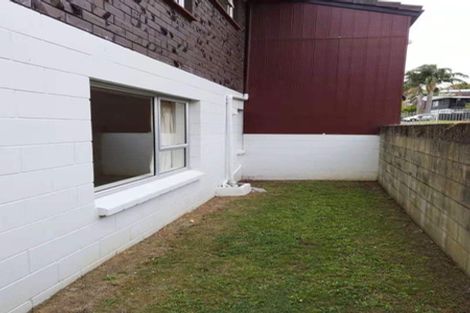 Photo of property in 1/46 John Dee Crescent, Red Beach, 0932