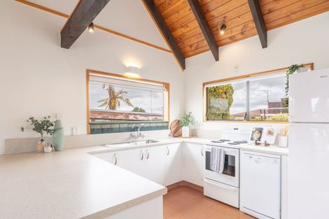 Photo of property in 204 Cambridge Road, Bethlehem, Tauranga, 3110