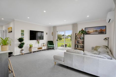 Photo of property in 8 Manatu Lane, Inglewood, 4330