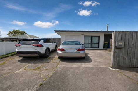 Photo of property in 67 Lincoln Park Avenue, Massey, Auckland, 0614
