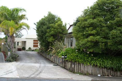 Photo of property in 90 Cockle Bay Road, Cockle Bay, Auckland, 2014