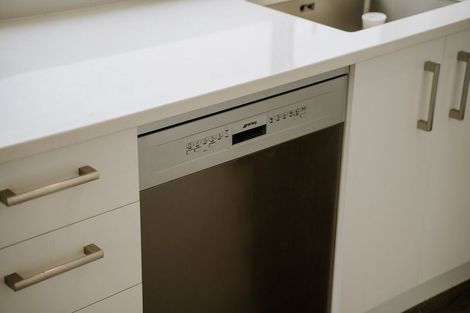 Photo of property in 3a Hillview Crescent, Paparangi, Wellington, 6037