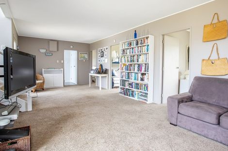 Photo of property in 37 Pinedale Crescent, Riversdale Beach, Masterton, 5872