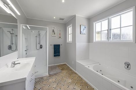 Photo of property in 29 Nevada Drive, Merrilands, New Plymouth, 4312