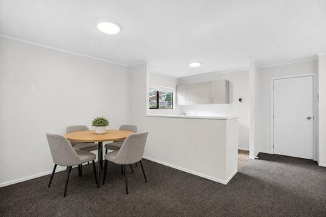 Photo of property in 2/22 Great South Road, Papakura, 2110