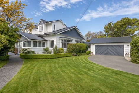 Photo of property in 33 Saint Andrews Square, Strowan, Christchurch, 8052