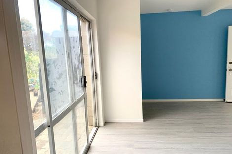 Photo of property in 4 Easter Parade, Glen Eden, Auckland, 0602