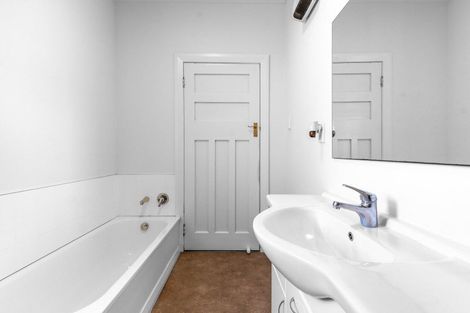 Photo of property in 27 Queen Street, Winton, 9720