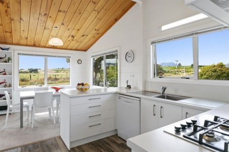 Photo of property in 2 Mahuta Road, Waitahanui, Taupo, 3378