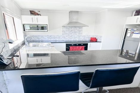 Photo of property in 4/30 Matthews Road, Clover Park, Auckland, 2019