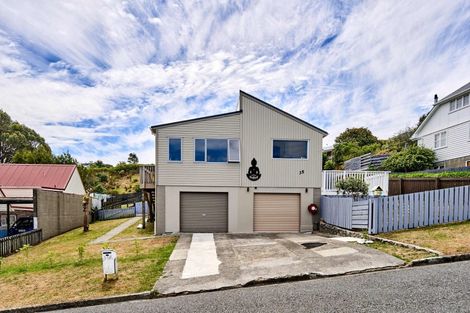 Photo of property in 35a Penryn Drive, Camborne, Porirua, 5026