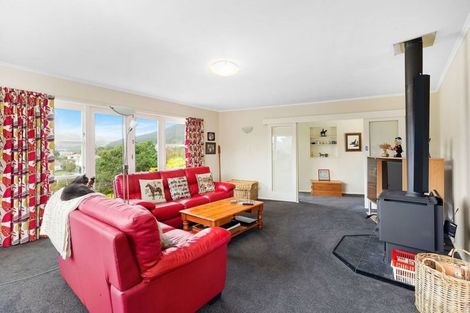 Photo of property in 13 Magdalen Street, Tawa, Wellington, 5028