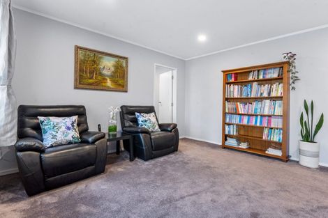 Photo of property in 18 Murano Place, Chatswood, Auckland, 0626