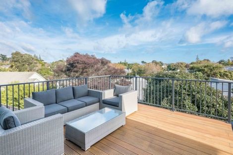 Photo of property in 17 Simpson Crescent, Raumati Beach, Paraparaumu, 5032