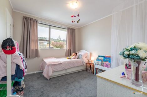 Photo of property in 37 Woolwich Close, Whitby, Porirua, 5024