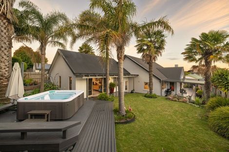 Photo of property in 62 Cairns Crescent, Rototuna, Hamilton, 3210