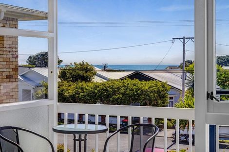 Photo of property in 8 Kitchener Terrace, Moturoa, New Plymouth, 4310