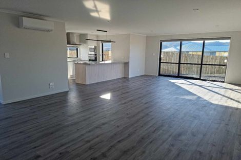 Photo of property in 10 Ronomor Place, Whitianga, 3510