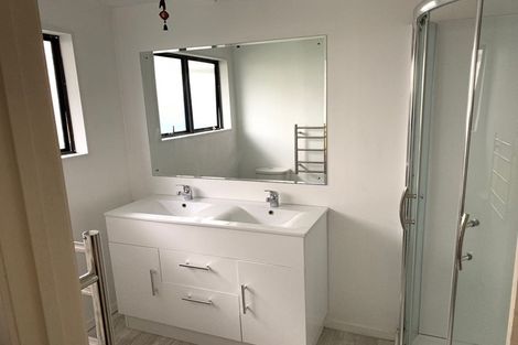 Photo of property in 17 Glennandrew Drive, Half Moon Bay, Auckland, 2012