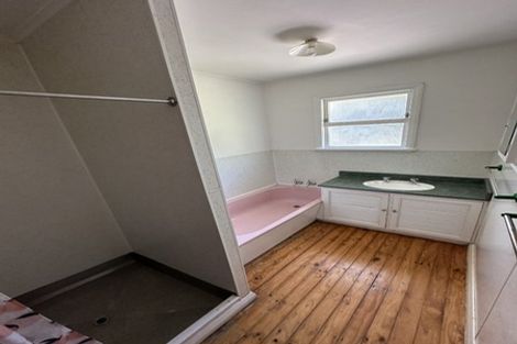 Photo of property in 128 Waikawa Road, Picton, 7220