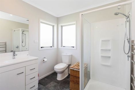 Photo of property in 4 Cory Jane Grove, Riverstone Terraces, Upper Hutt, 5018