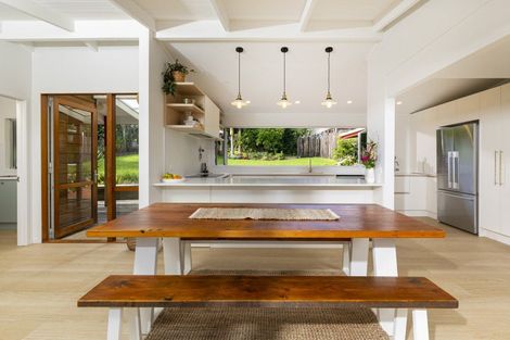 Photo of property in 5 Ngatira Road, Muriwai, Waimauku, 0881