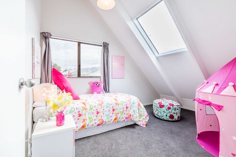 Photo of property in 2/120 Sunnyside Road, Sunnyvale, Auckland, 0612