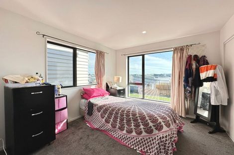 Photo of property in 30 Parahau Road, Papakura, 2110