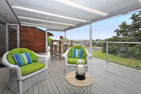 Photo of property in 21 Driftwood Drive, Red Beach, 0932