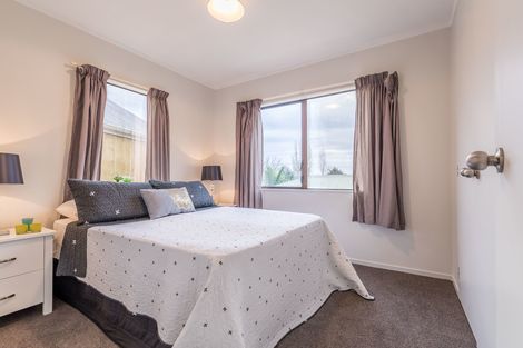 Photo of property in 2/120 Sunnyside Road, Sunnyvale, Auckland, 0612