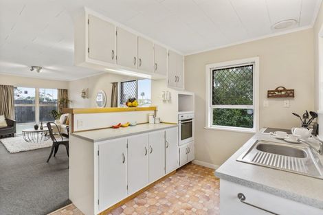 Photo of property in 5a Mckenzie Road, Mangere Bridge, Auckland, 2022