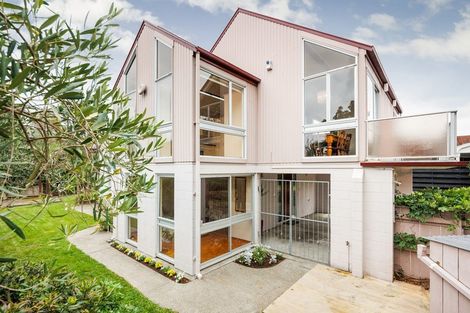 Photo of property in 29 Montgomery Terrace, Hokowhitu, Palmerston North, 4410