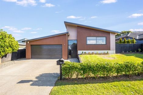 Photo of property in 32 Tongariro Drive, Aotea, Porirua, 5024