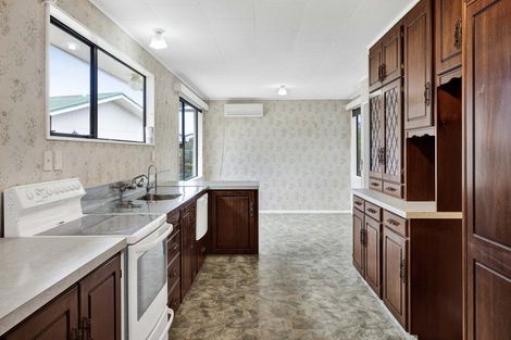 Photo of property in 35 Dives Avenue, Hawera, 4610