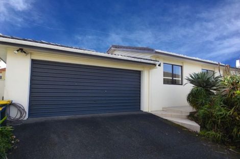 Photo of property in 2/15 Bass Street, West Harbour, Auckland, 0618