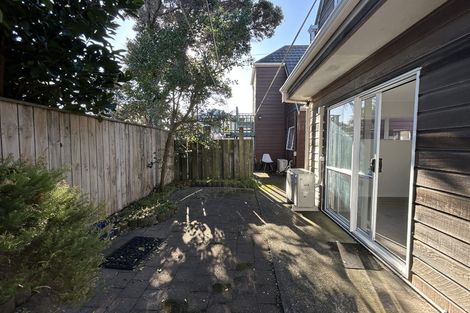 Photo of property in 3/15 Apu Crescent, Lyall Bay, Wellington, 6022