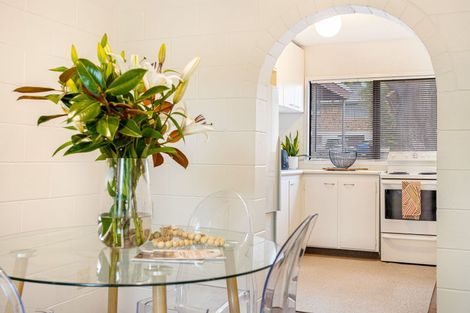 Photo of property in 2/40 Evans Road, Glen Eden, Auckland, 0602