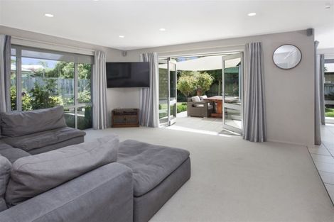 Photo of property in 9 Dunvegan Place, Harewood, Christchurch, 8051