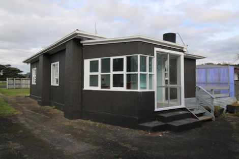 Photo of property in 464 South Road, Omata, New Plymouth, 4374