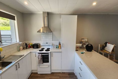 Photo of property in 80c Airlie Road, Plimmerton, Porirua, 5026