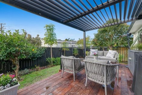 Photo of property in 1/2 Langton Road, Stanmore Bay, Whangaparaoa, 0932