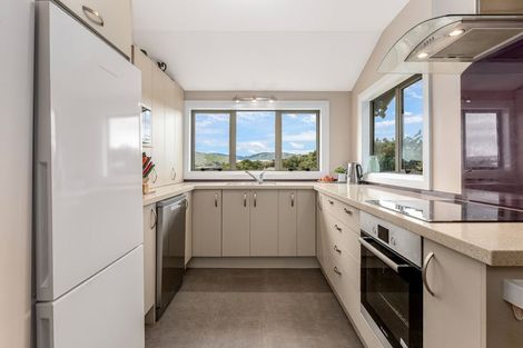 Photo of property in 61 Bayview Road, Paremata, Porirua, 5024