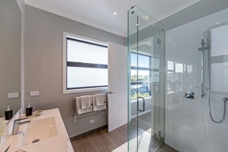 Photo of property in 13 Boocock Crescent, Orewa, 0931