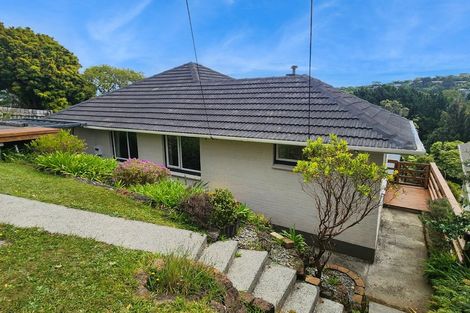 Photo of property in 35 Poto Road, Normandale, Lower Hutt, 5010