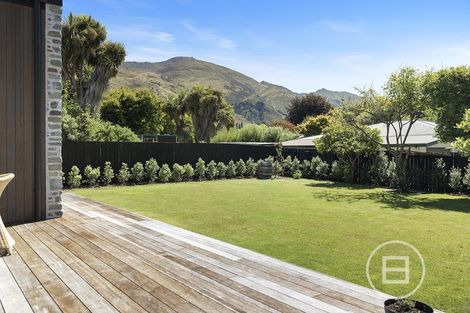 Photo of property in 6 Heuchan Lane, Wanaka, 9305